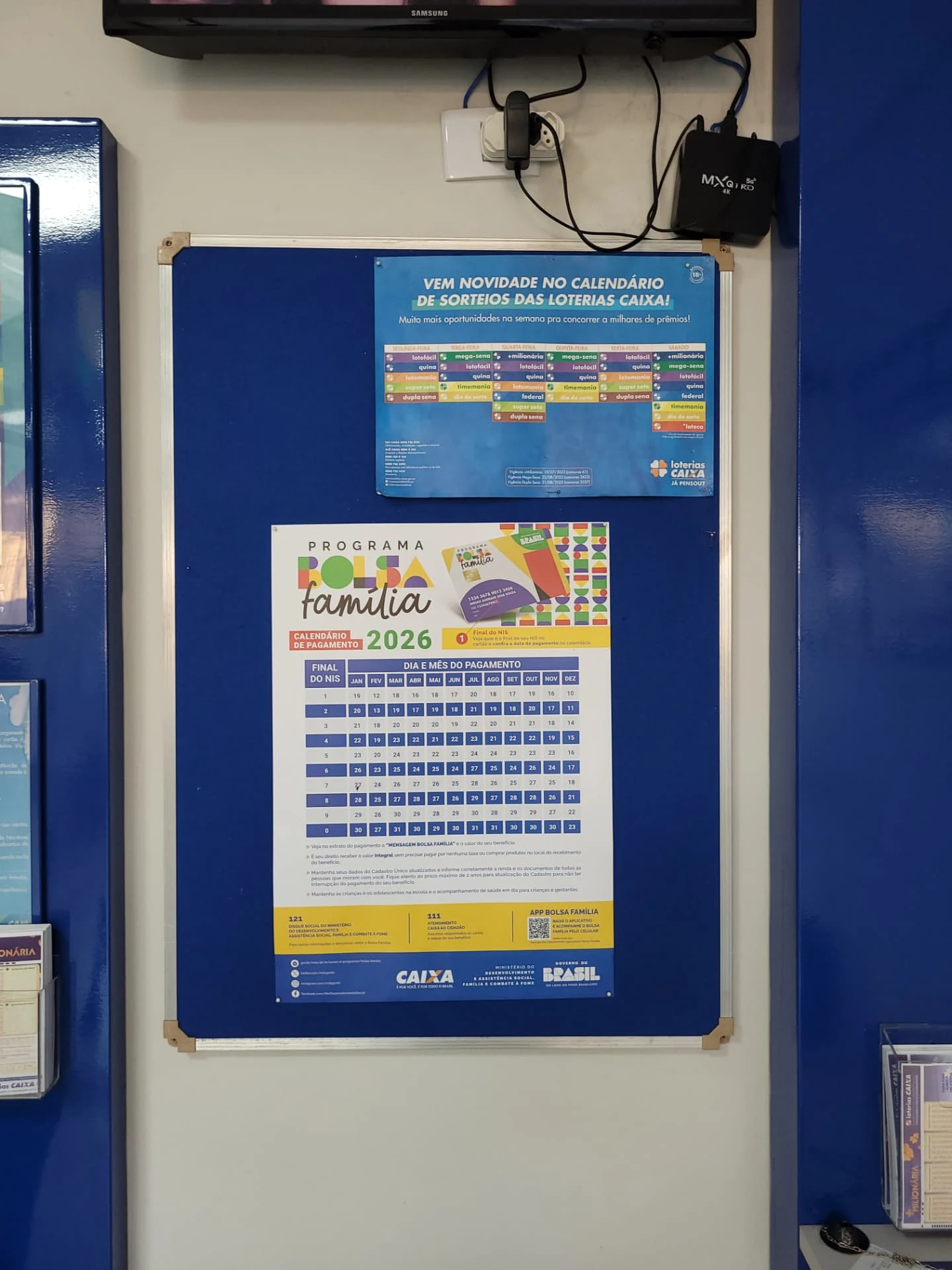 Quadro informativo com calendário de pagamentos e sorteios